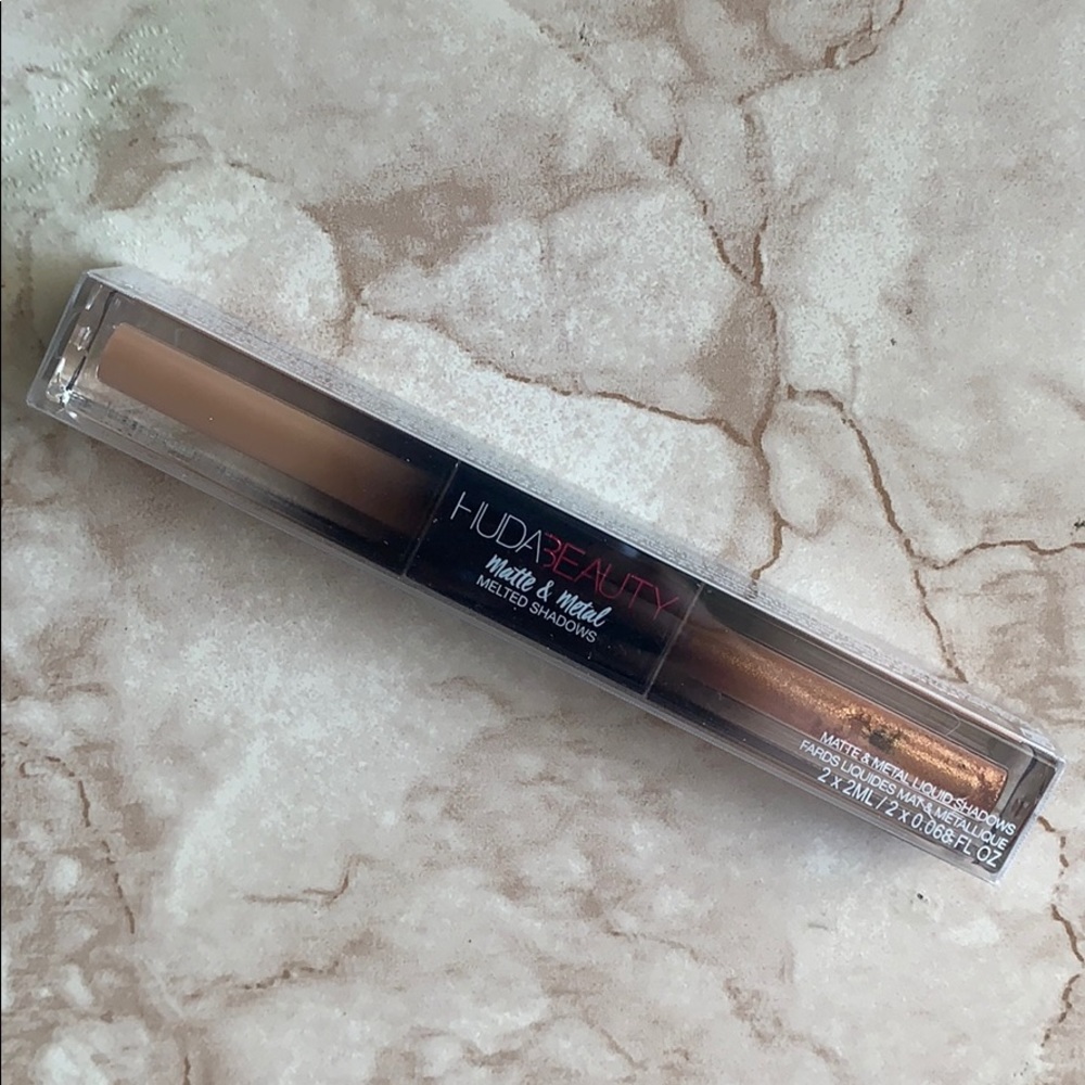 Huda Beauty Liquid Eyeshadow